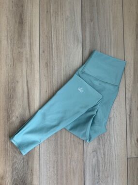 Alo Yoga High-waist Airlift Legging in soft sea grass - gently worn